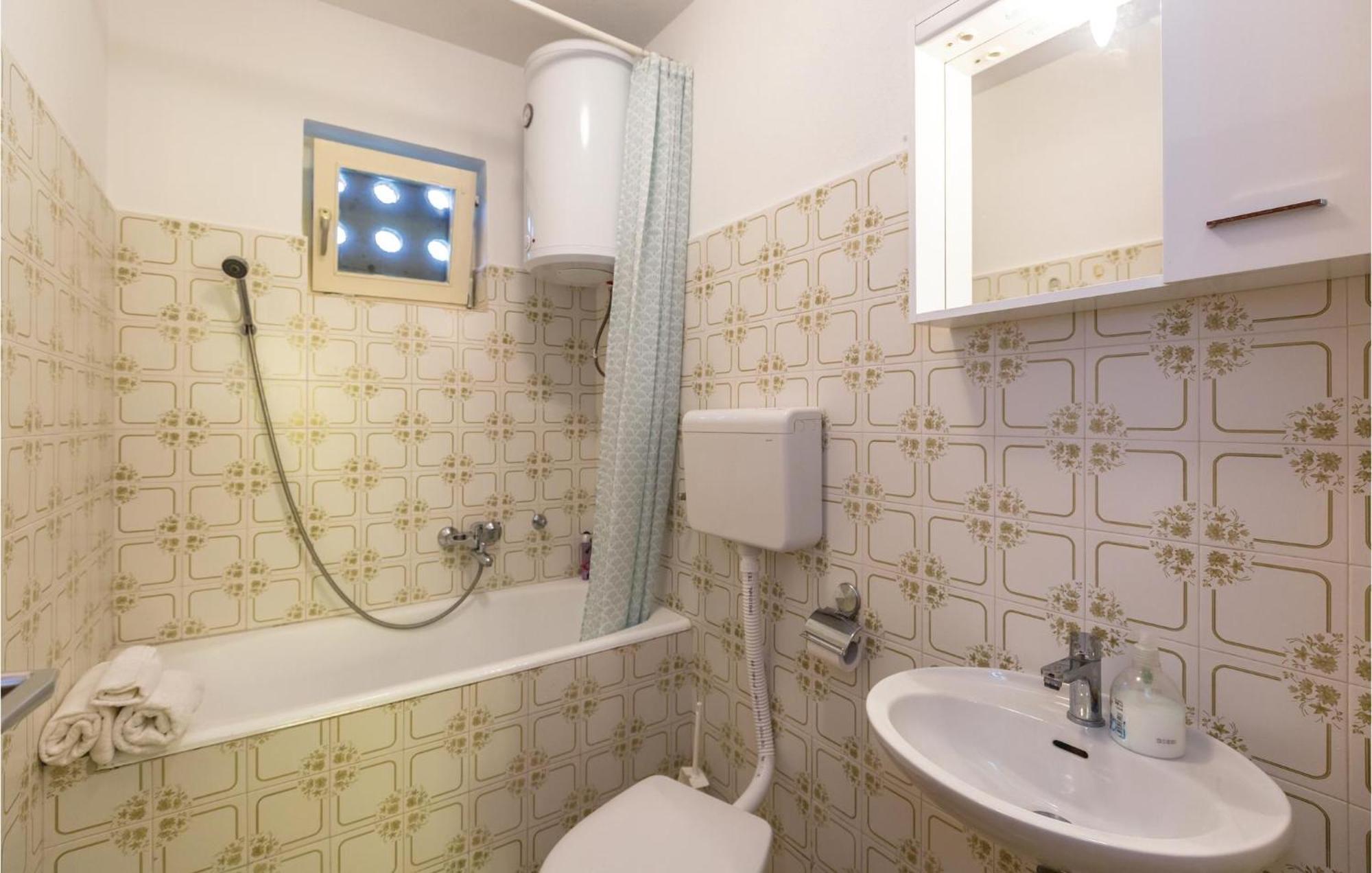 Nice Apartment In Tucepi With Wifi Esterno foto