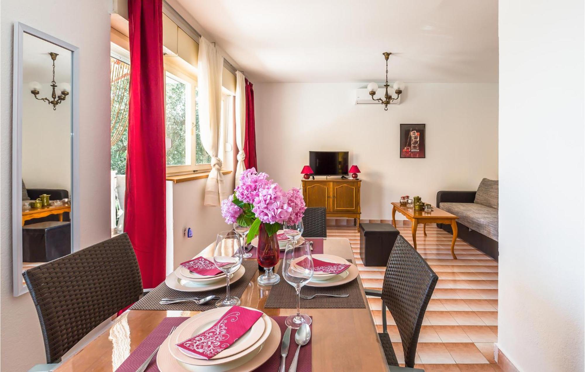 Nice Apartment In Tucepi With Wifi Esterno foto